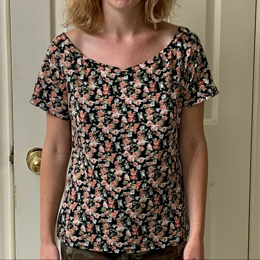 🌷3 for $25🌷SHEIN, US 0XL, Pink, Green & Black Ditsy Floral Tee Shirt